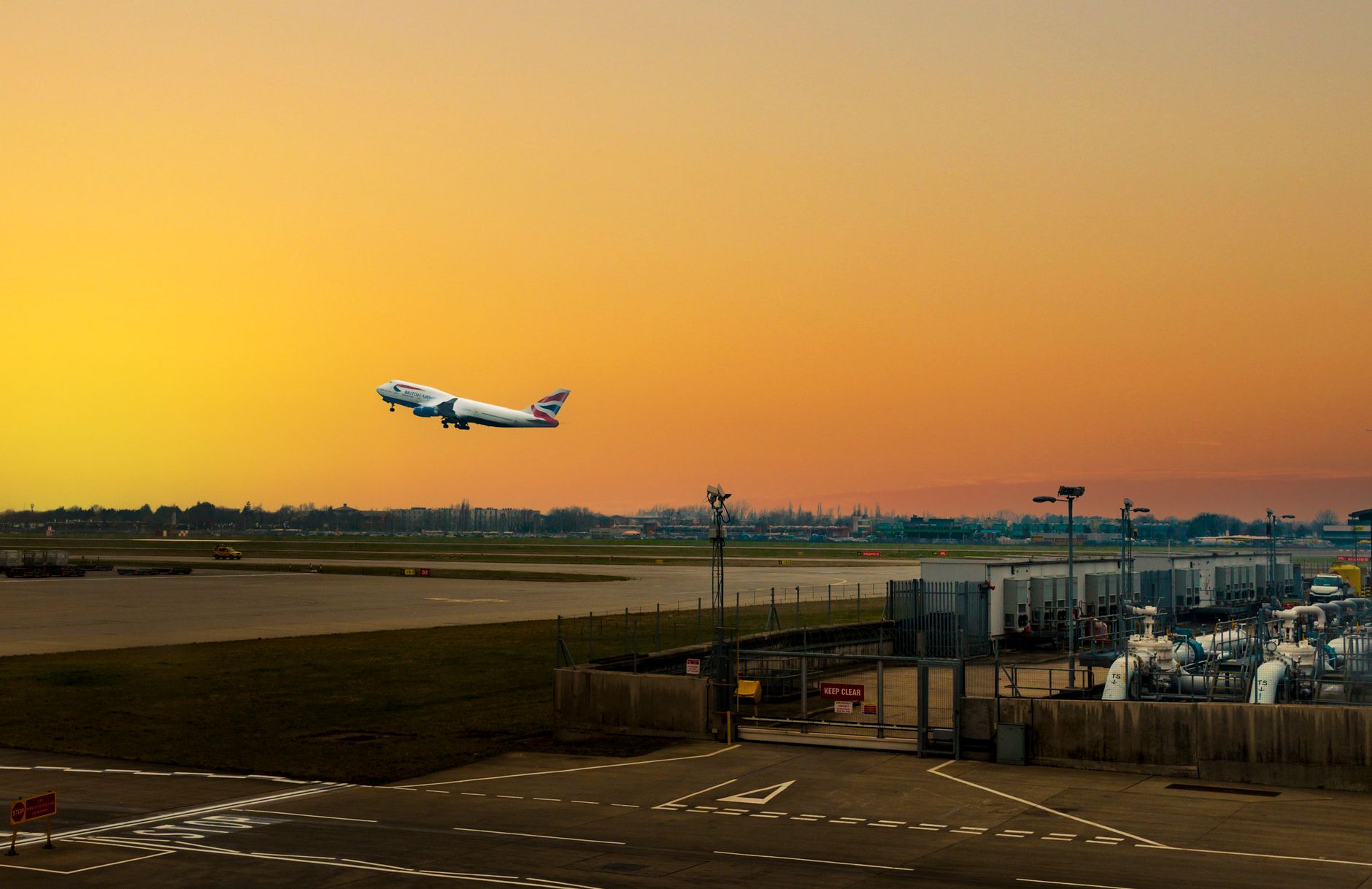 Lentokone Heathrow'n lentoasemalla Lontoossa matkustajia varten